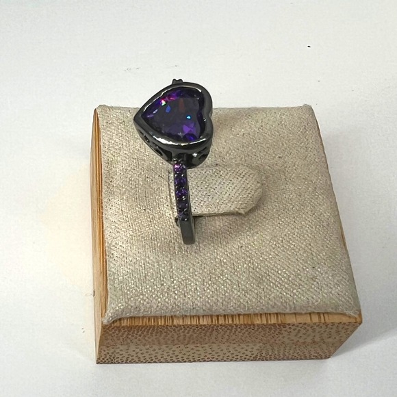 Heart Cut Purple Stone Black Ring Women's Fashion Jewelry Cocktail Size 7.75 - Picture 2 of 5